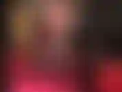 Maîtresse caresse ta bite sur ses belles longues jambes en nylon.