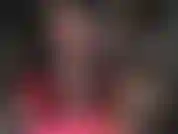 Des collants superposés - une paire de collants couleur prune brillant sur des collants couleur chair. Mmmm tellement sexy !