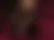 Branlette en latex et travail de chaussures - profitez de votre déesse en latex taquinant votre bite d'esclave avec des gants en caoutchouc humides et glissants et entre ses bas en latex vous trayant sur ses talons hauts et ses orteils à plateforme.