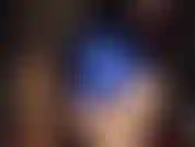 Waouh, ce sont des shorts en satin bleu brillant avec des couches de collants super brillantes. J'adore mes fesses et mes jambes parfaites.