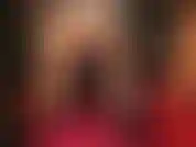 J'adore mon énorme bite blanche et mon cul en collants. Ma maîtresse s'accroupit sur ton visage et t'enfonce sa grosse bite blanche dans la gorge encore et encore. J'adore mon cul en collants qui se rapproche de plus en plus...