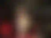 Agenouille-toi aux pieds de ta maîtresse agent correctionnel en latex. Pieds nus et latex. Ceci est un clip rare d'ongles de pieds peints.