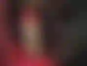 Une petite jupe en latex rouge et des couches de collants - tellement sexy !