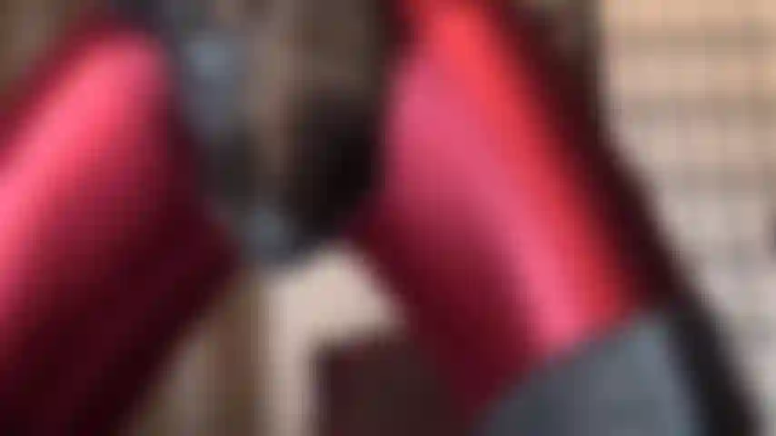 Tu es une prostituée pour le culte de la bbc – une énorme bite noire monstrueuse. Ce gode ceinture noir géant qui pend devant ton visage t'ouvre automatiquement la bouche.