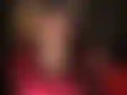 Viens ici, mon esclave, agenouille-toi derrière ta maîtresse et admire les vues que je t'accorde.