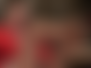 De jolis gants en satin blanc taquinent sensuellement les jambes et les pieds en collants superposés.