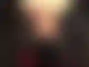 En pvc, collants, bottes brillantes, manteau de fourrure et strapon - cette déesse fétichiste est prête à vous nourrir de sa grosse bite blanche savoureuse directement dans votre bouche chatte.