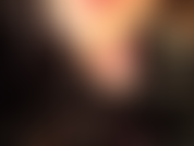 Baisée durement par ta déesse en pvc. Cette tenue fétichiste noire et brillante te rend folle, penchée pour ma grosse bite noire. Sentant mes seins sur ton dos laissant ma salive couler dans ta bouche d'esclave ouverte.