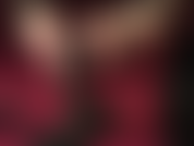 Pieds nus, footjob avec des ongles peints en rouge sur un gode noir. - Laissez-vous tenter par ce clip rare avec des ongles peints en rouge.