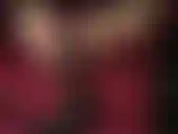 Pieds nus, footjob avec des ongles peints en rouge sur un gode noir. - Laissez-vous tenter par ce clip rare avec des ongles peints en rouge.