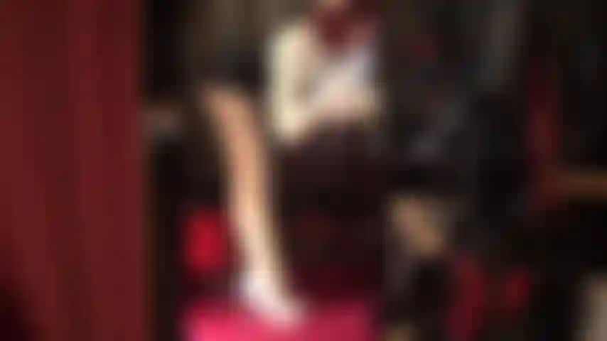 Examen de la prostate avec des gants en latex - maîtresse vivian en tant qu'infirmière sexy en latex qui veut glisser ses doigts gantés de caoutchouc directement dans ton cul.