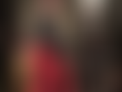 Bbc pegging en cuir et leggings rouges serrés.