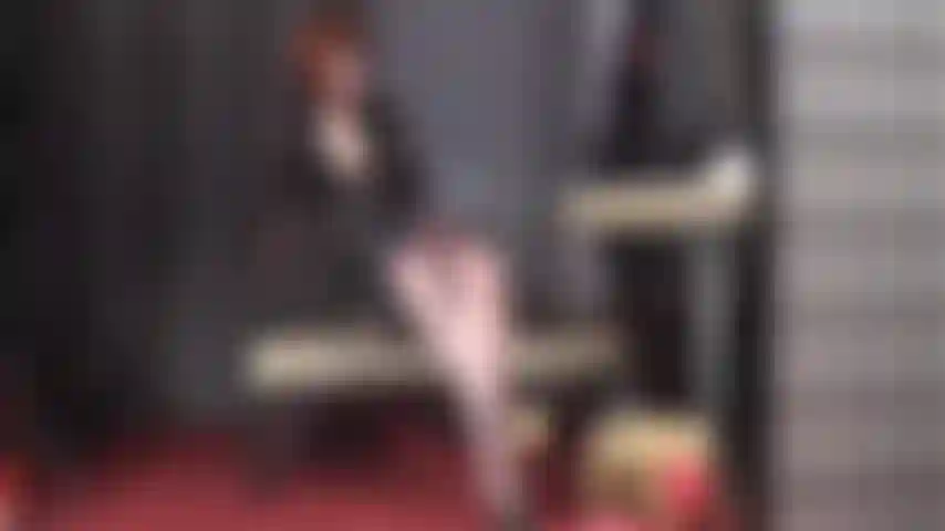 Fétichiste des jambes croisées en double - je vous rends fou avec mes collants brillants jambes croisées en double.