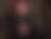 J'adore les gants en cuir jusqu'aux épaules.