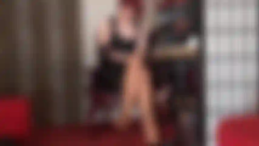 Plus les gants en cuir sont longs, plus tu es dure...