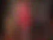 Une allumeuse sensuelle dans des robes et des bodys très sexy, très courts et serrés avec juste la bonne quantité de shorts sous la jupe, de face sitting et de culte du corps.