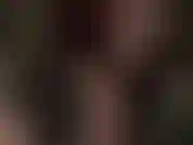 Fétichiste du rouge à lèvres noir.