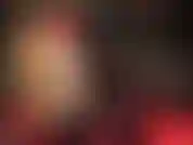 Pour certaines salopes, un bon pegging n'est complet qu'avec des collants extra brillants pour sentir le frottement contre l'arrière de vos cuisses à chaque poussée.