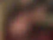 Je nourris ton addiction... Viens adorer mes pieds et mes jambes dans des collants marron brillants.