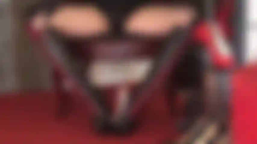 Entre ces cuisses de collants et ces bottes fétichistes lacées - votre esclave peut à peine supporter les taquineries et la torture reçues des bottes en cuir et du fouet de la maîtresse pendant que vous vous agenouillez en adoration entre ses cuisses soyeuses recouvertes de nylon.