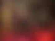 Maîtresse taquine dans un collant noir transparent avec 2 coutures sexy sur les fesses. Chaude !