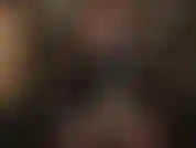 Amène ta bouche ici et adore ma grosse bite.