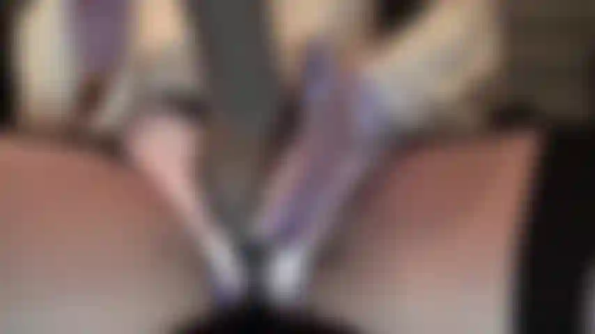 Une poule mouillée et une personne qui aime les bites, pas vous ? Maîtresse vivian vous fait saliver devant sa grosse bite appétissante.