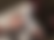 Fétichiste du satin brillant et indulgence des bas - la maîtresse s'habille de merveilleuses culottes en satin brillant différentes, de couches de nylon sexy et de gants en satin qui taquineront jusqu'au dernier morceau de sperme de votre bite.