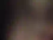 Une déesse du cuir avec un énorme gode ceinture trevor noir. Un soutien-gorge sexy, un corset, des gants, un chapeau, un long manteau et des cuissardes pour taquiner mes soumis amoureux du cuir et des bites.