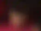 Heeljob avec des escarpins à talons aiguilles rouges - des talons en acier dangereusement pointus frottent de haut en bas sur une bite dure et marchent sur des couilles pleines.