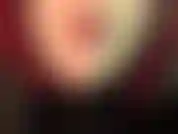 Ouvre ta bouche et bois la délicieuse salive de ta maîtresse.