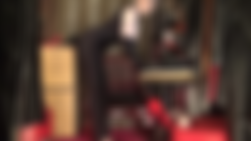 Je vénère les combinaisons en lycra et je fais une branlette avec des gants en lycra.