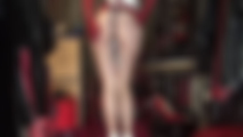 Suce ma bite, vénère mon cul, mets ton nez là-dedans.