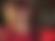 Adoration de grosse bite blanche - maîtresse vous accorde le plaisir d'adorer sa grosse bite blanche sous tous les angles, devant, derrière, accroupie, caressant sa viande épaisse.