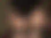 Mmm maîtresse vivian taquine avec ses fesses rondes parfaites dans des collants et des bas superposés et un body noir sexy.