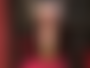 Haut en dentelle nude, cul nu, branlette gantée - profitez d'une vue de derrière pendant que votre déesse taquine le sperme de votre bite douloureuse.