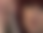 Branlette sur gode non circoncis avec gants et mains nues.