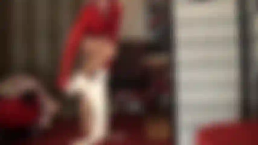 Piétinement de bite, torture du gland en collants nus - votre bite d'esclave a désespérément besoin de l'attention des pieds et des cuisses en collants de la maîtresse...