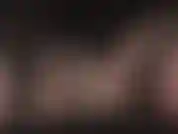 Caressant une de mes bites, un délicieux gode blanc non circoncis, entre mes cuisses portant des bas vintage et des jarretières.