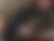 Baisée lentement par ma maîtresse vivian dans un manteau en vinyle noir brillant et des bottes. - Sens mon corps pressé contre le tien, mon gode-ceinture remplissant ton cul pendant que je tends la main pour traire ta bite.