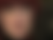 Ton destin est entre mes mains gantées - tu désires que mes gants de cuir souple saisissent ta gorge, étranglent ton cou, couvrent ta bouche et ton nez, contrôlent ta respiration pendant que je te regarde dans les yeux.