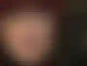 Ton destin est entre mes mains gantées - tu désires que mes gants de cuir souple saisissent ta gorge, étranglent ton cou, couvrent ta bouche et ton nez, contrôlent ta respiration pendant que je te regarde dans les yeux.