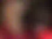 Séance de couches de nylon brillant - les collants les plus brillants que vous trouverez jamais superposés sur les longues jambes parfaites de votre déesse sur des bas et des bas noirs.