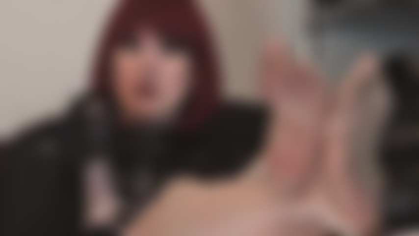 Fétichiste des pieds - caresse-toi avec mes semelles de collants parfumées sur ton nez.