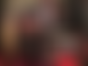 J'adore les shorts en satin noir - si serrés et brillants, parfaits sur les courbes fantastiques de la maîtresse.