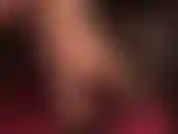 Collants, talons hauts pendants, jeu de chaussures, fétichisme des pieds, fétichisme des jambes croisées - taquinée par le balancement sexy de la maîtresse vivian, le gros orteil tenant à peine la chaussure avant de taquiner ta bite douloureuse.