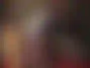 Adoration du corps - la maîtresse taquine avec ses courbes dans une robe moulante sexy et ce qu'il y a en dessous, un porte-jarretelles à 12 bretelles et des bas à coutures.