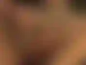 Adoratrice des collants, gode ceinture blanc, couches de nylon, déchirant de vieux nylons en lambeaux - la maîtresse prend une autre couche de nylons sur le gode ceinture et la déchire en lambeaux, tout en se branlant la bite avec de la salive.