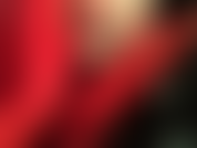 Des gants en latex rouges sexy taquinent - inhalez ces gants en caoutchouc, sentez-les sur votre corps, glissant dans votre bouche... Mmmm...