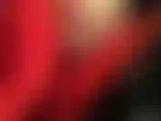 Des gants en latex rouges sexy taquinent - inhalez ces gants en caoutchouc, sentez-les sur votre corps, glissant dans votre bouche... Mmmm...